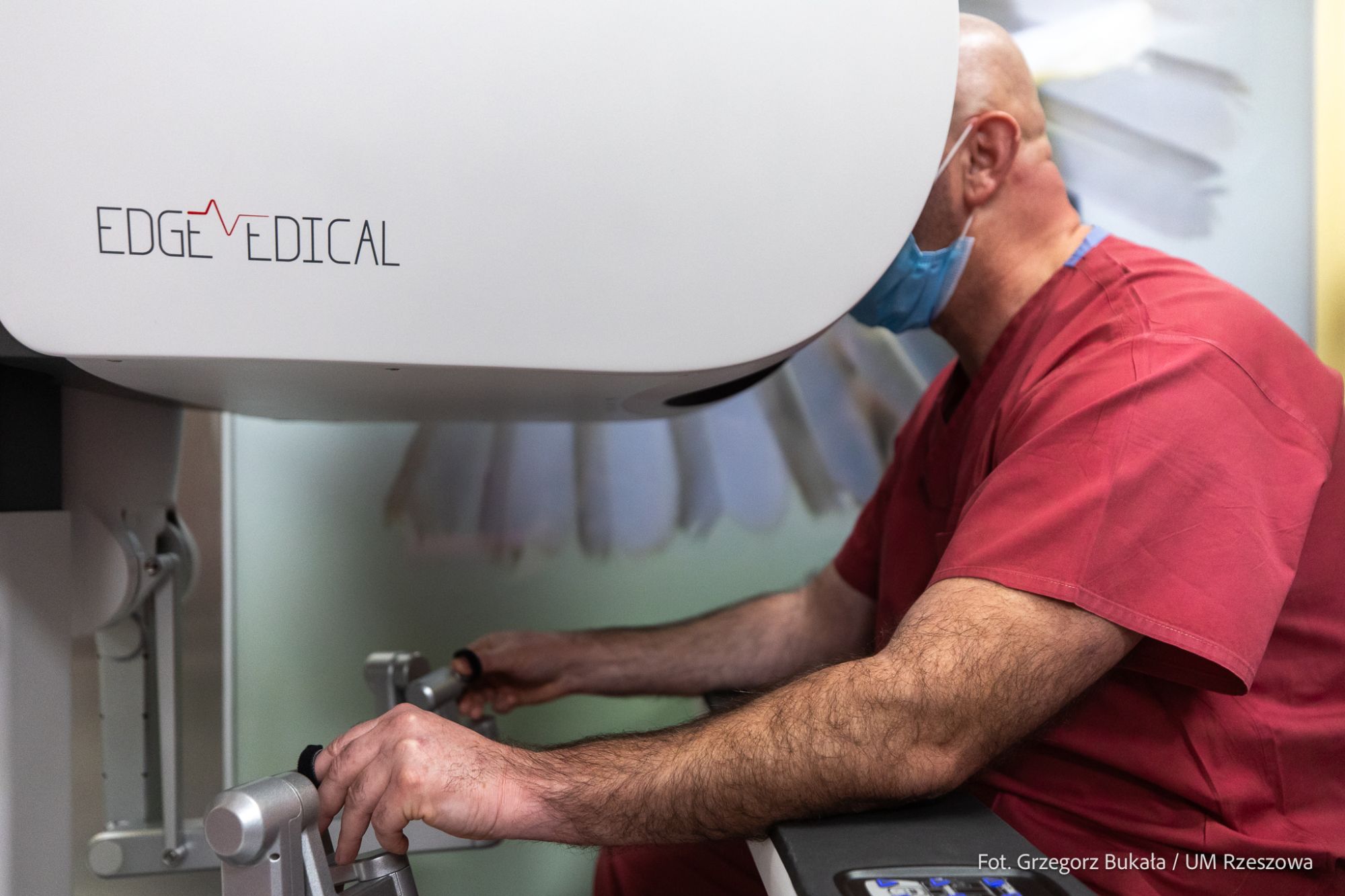 zdjęcie z konferencji prasowej przeznaczonej prezentacji nowoczesnego robota chirurgicznego w szpitalu przy ul. Rycerskiej w Rzeszowie, fot. Grzegorz Bukała, Urząd Miasta Rzeszowa